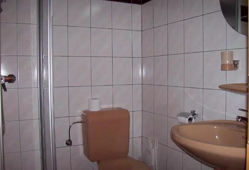 Standard Yhden Hengen Huone, Dreilaenderblick