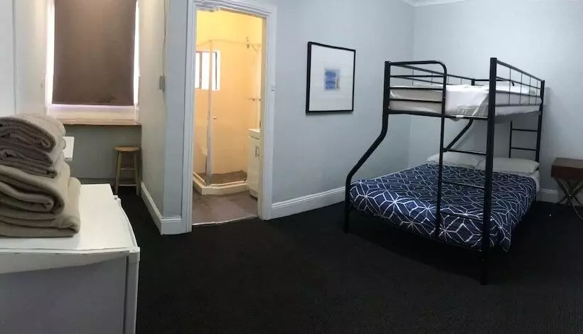 اتاق استاندارد, Home Backpackers