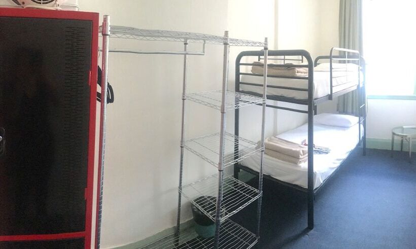 اتاق استاندارد با سرویس بهداشتی مشترک, Home Backpackers