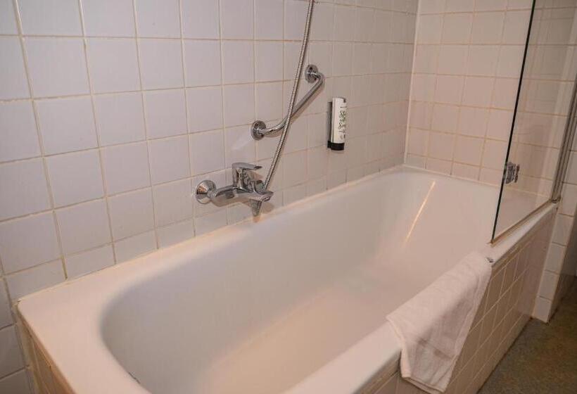 חדר סטנדרט, Louisa