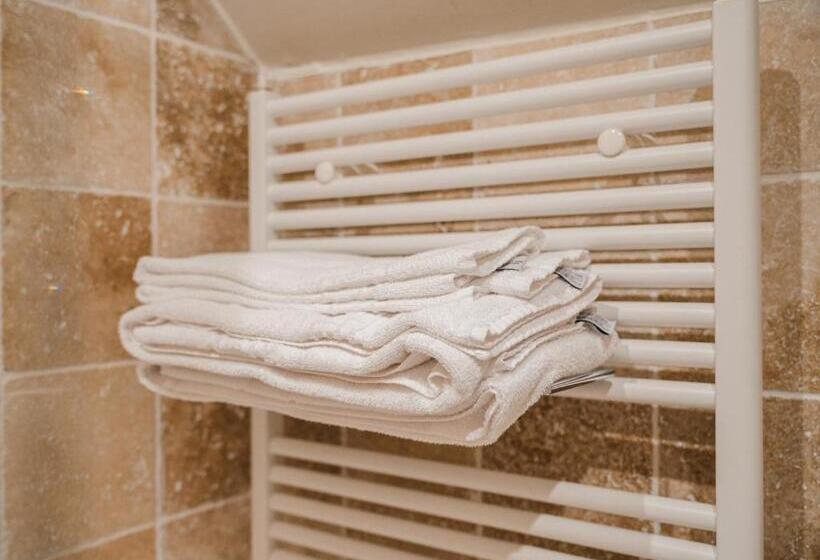 חדר קומפורט, Louisa