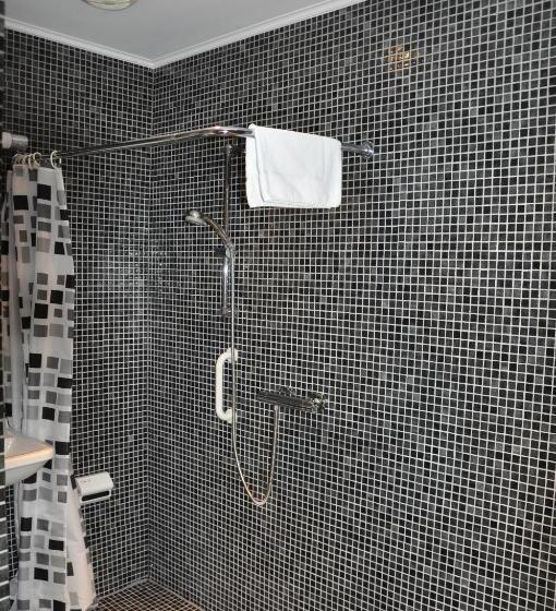 חדר קומפורט, Louisa