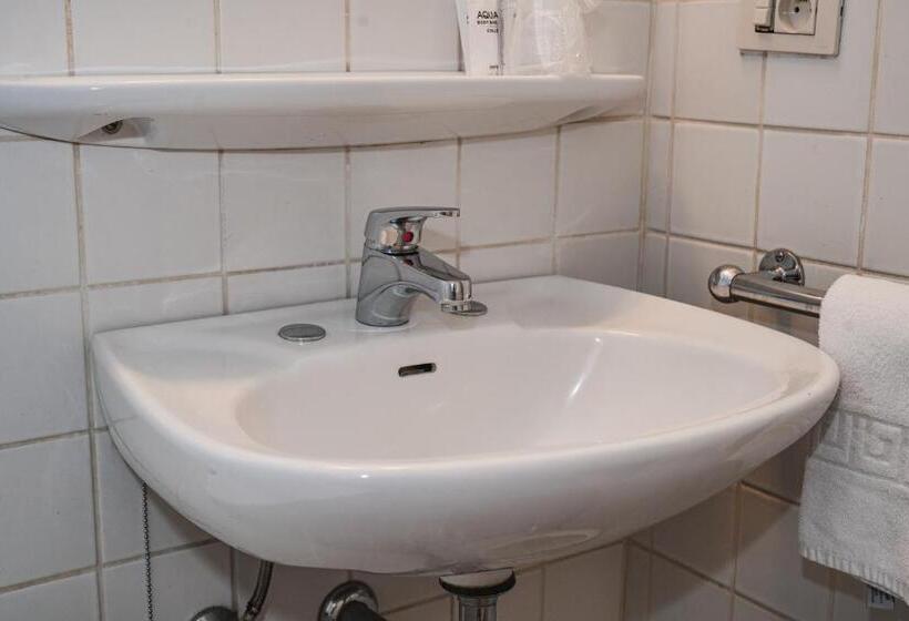 חדר דלוקס יחיד, Louisa