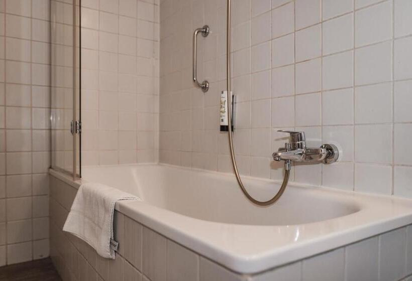 חדר דלוקס יחיד, Louisa