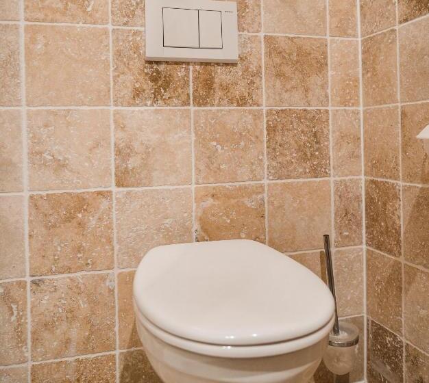 חדר דלוקס יחיד, Louisa