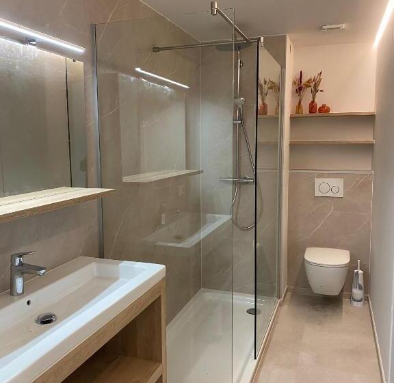 חדר סופריור, Louisa