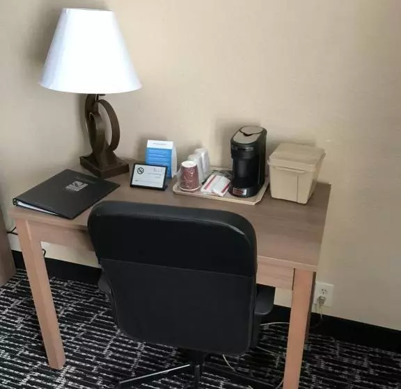 ２ダブルベッドのスタンダードルーム, Quality Inn Near Pimlico Racetrack