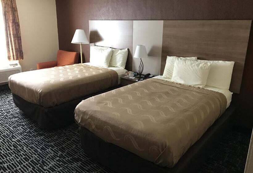 חדר סטנדרט שתי מיטות זוגיות, Quality Inn Near Pimlico Racetrack