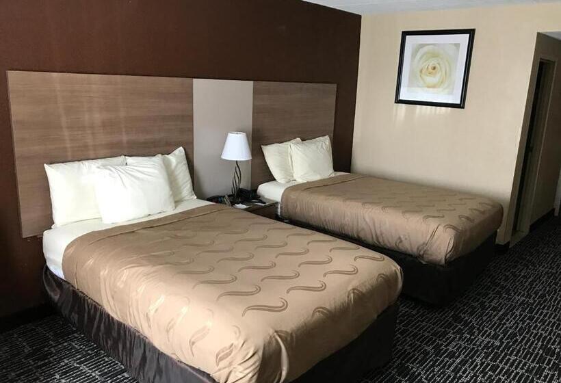 חדר סטנדרט שתי מיטות זוגיות, Quality Inn Near Pimlico Racetrack