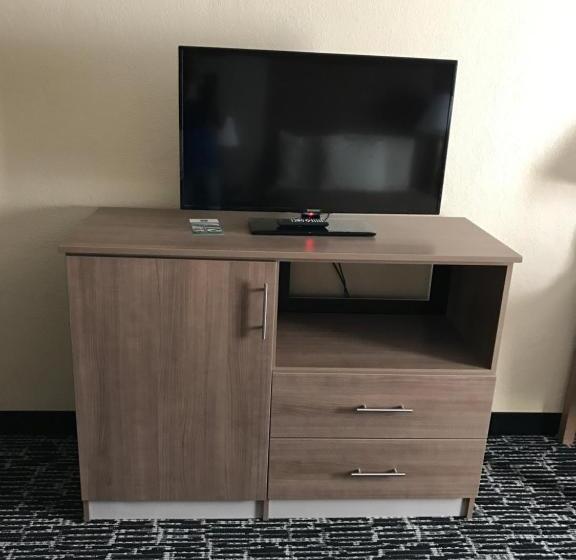 身障者適用キングサイズベッドルーム, Quality Inn Near Pimlico Racetrack