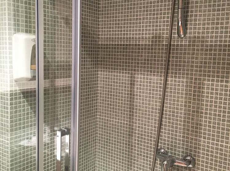 اتاق استاندارد, A Casa Da Meixida