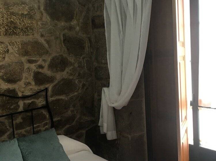 اتاق استاندارد, A Casa Da Meixida