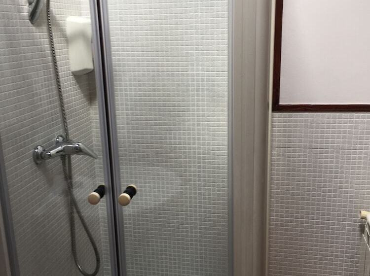 اتاق استاندارد, A Casa Da Meixida