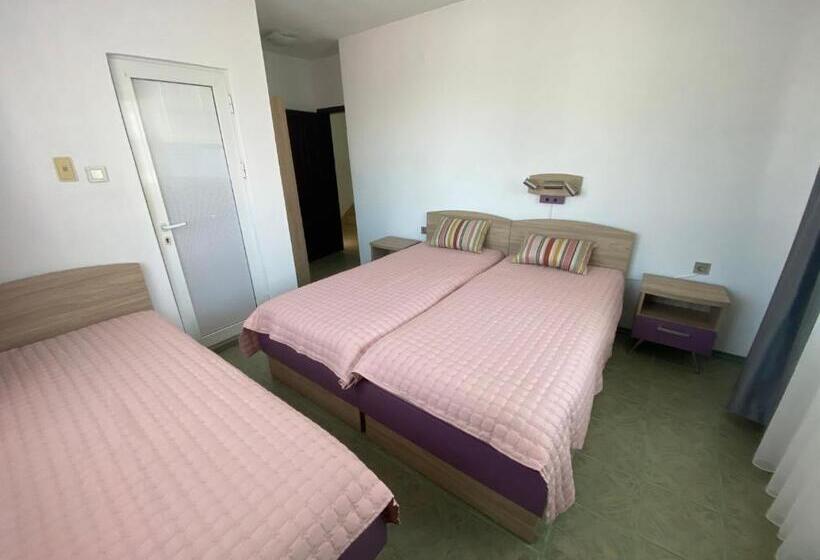 חדר אקונומי לשלושה, Villas Sozopol