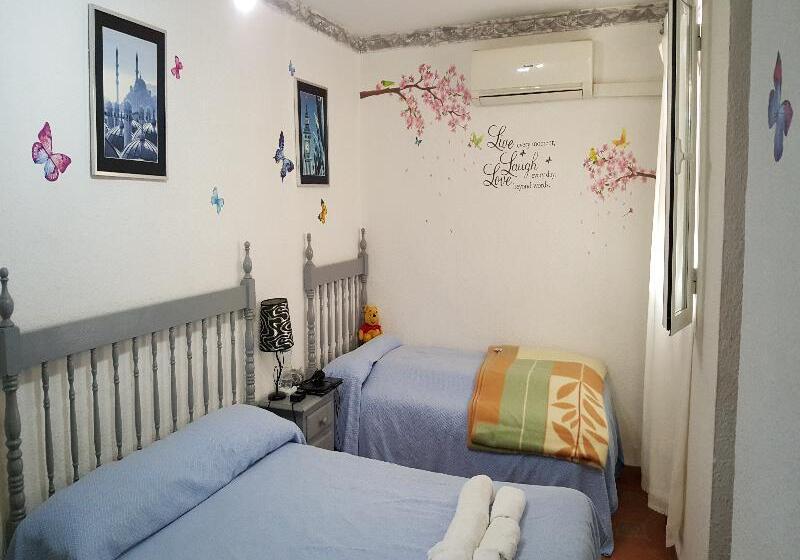 اتاق استاندارد سه نفره, Giraldilla