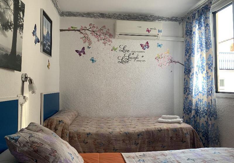 اتاق استاندارد سه نفره, Giraldilla