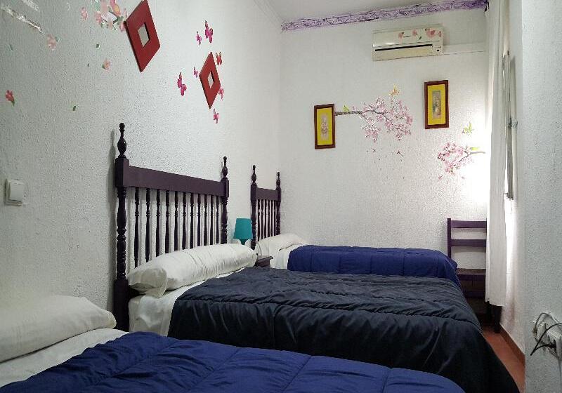 اتاق استاندارد سه نفره, Giraldilla