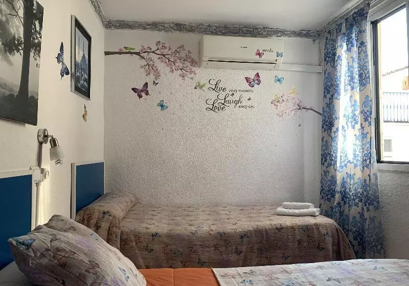 اتاق اکونومی, Giraldilla