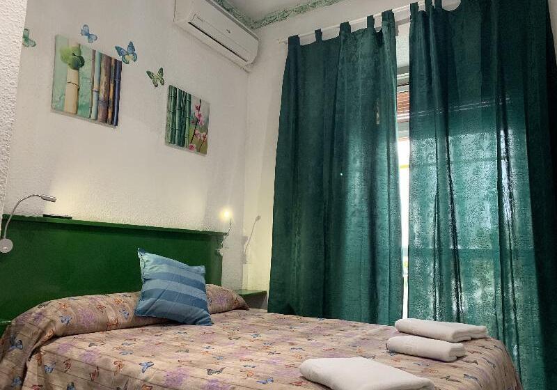 اتاق اکونومی, Giraldilla