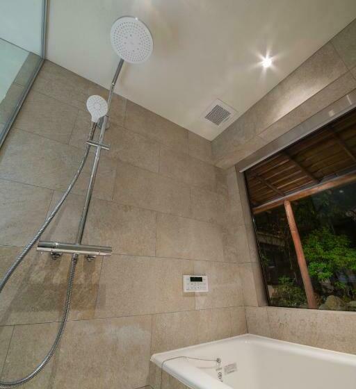 سوییت با چشم‌انداز باغ, 101 Kanazawa