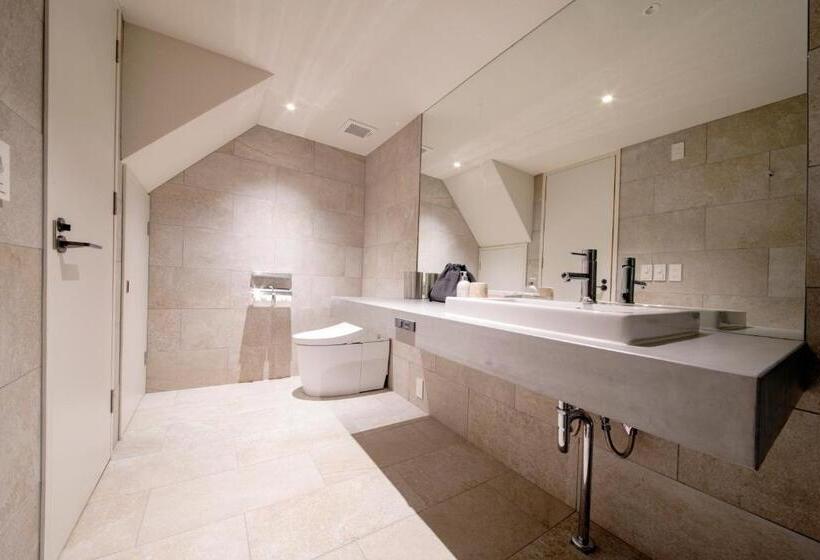 سوییت با چشم‌انداز باغ, 101 Kanazawa