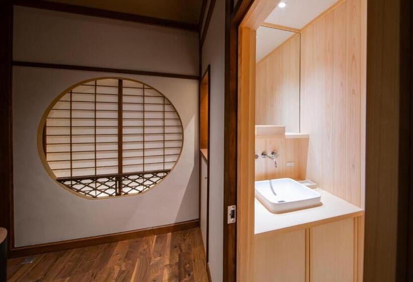 سوییت با چشم‌انداز باغ, 101 Kanazawa