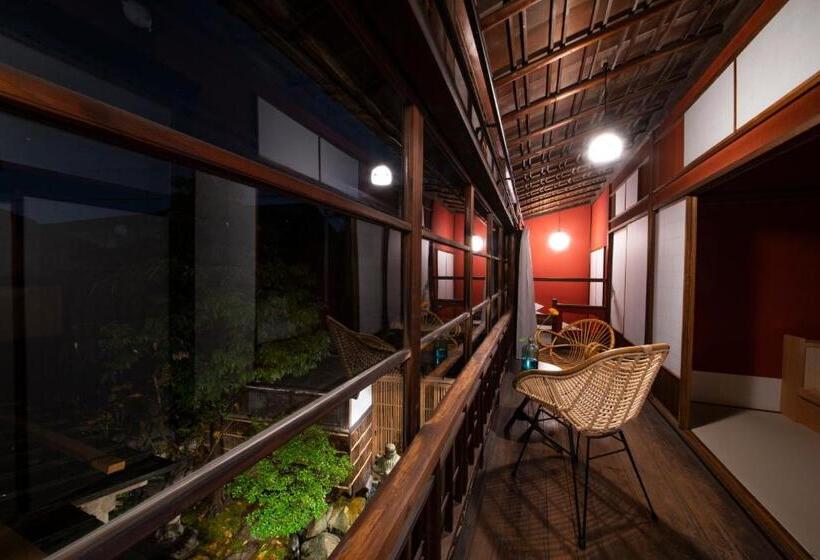 سوییت با چشم‌انداز باغ, 101 Kanazawa