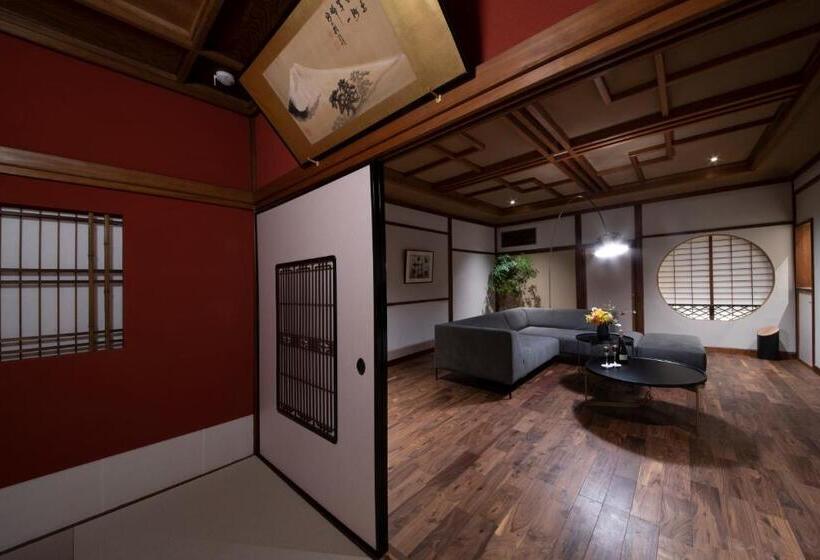 سوییت با چشم‌انداز باغ, 101 Kanazawa