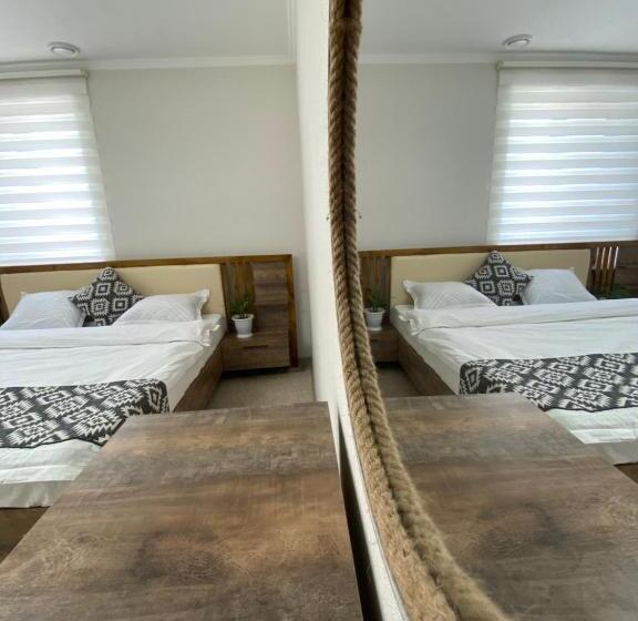 اتاق لوکس با تخت بزرگ, Cube House Osh