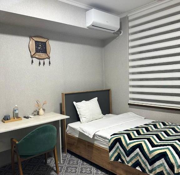 اتاق استاندارد یک نفره, Cube House Osh