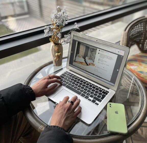 اتاق لوکس سه تخته, Cube House Osh