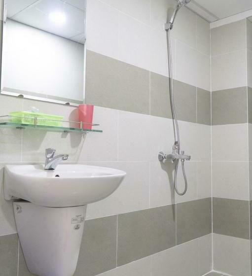 Quarto Familiar, Dai An Binh Tan