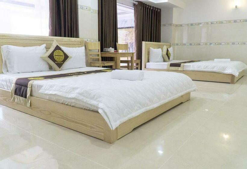 Quarto Familiar, Dai An Binh Tan