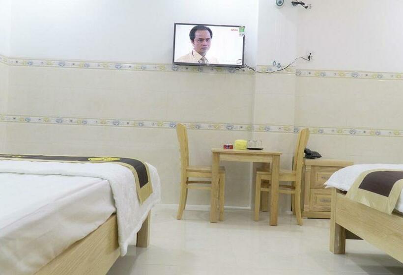 Quarto Familiar, Dai An Binh Tan