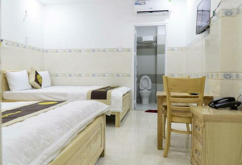 Quarto Familiar, Dai An Binh Tan