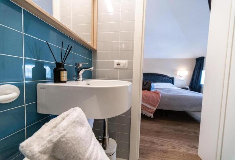 Номер Economy, Kiss