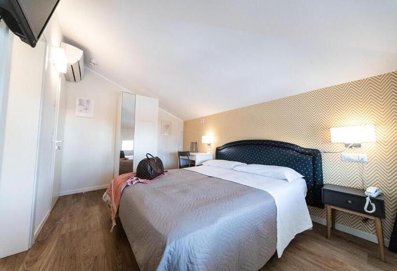 Номер Economy, Kiss