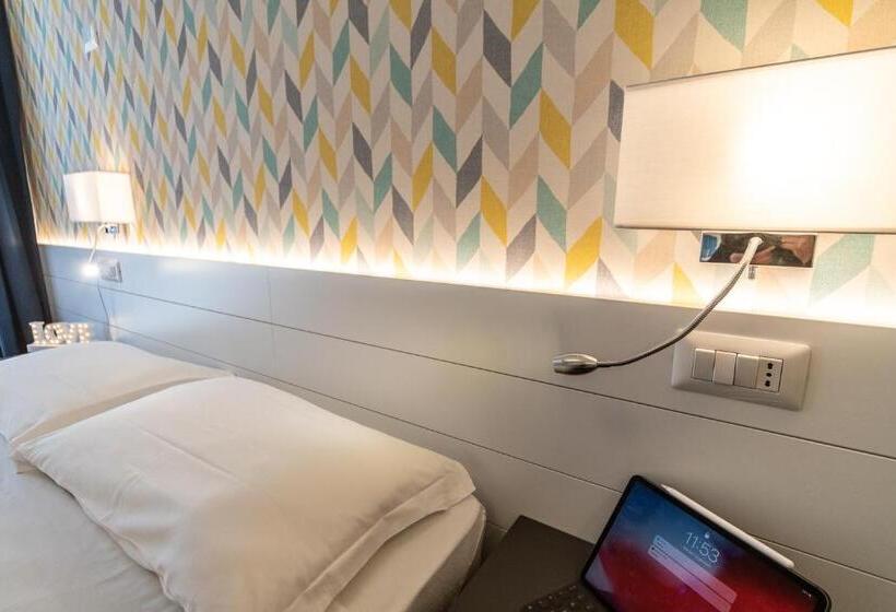 Номер Стандарт Трехместный, Kiss