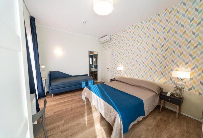 Четырехместный Номер Стандарт, Kiss