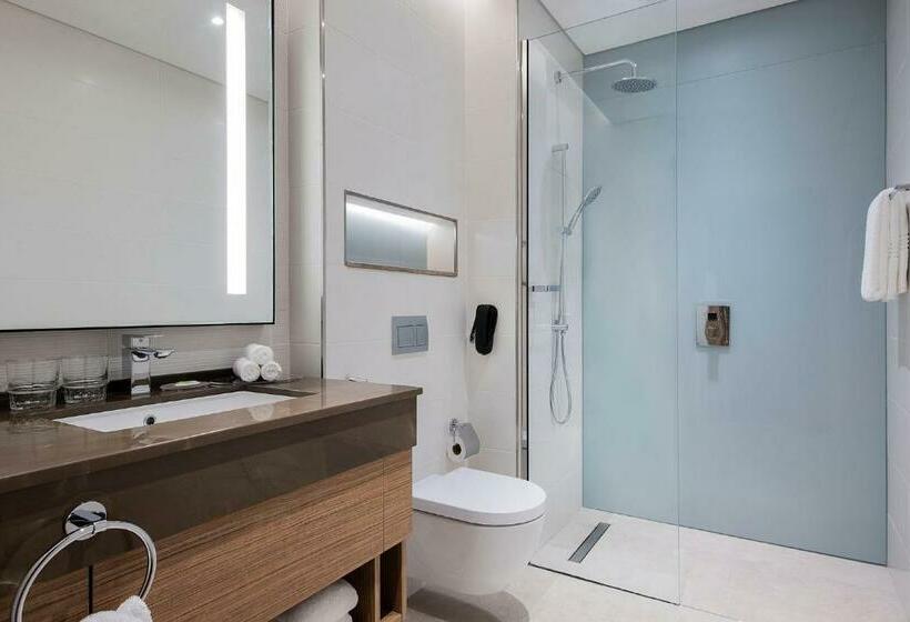 带大床的标准工作室, Residence Inn By Marriott Al Jaddaf