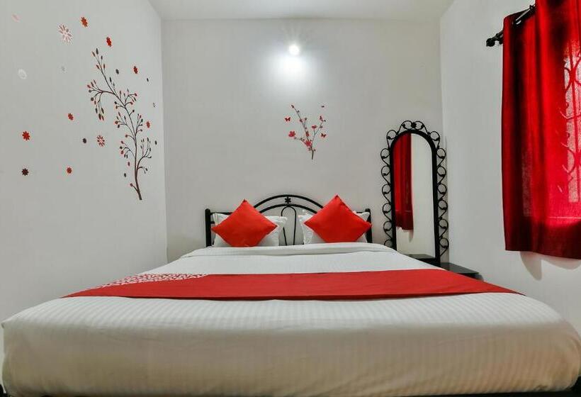 トリプルクラシックルーム, O Route Near Calangute Beach