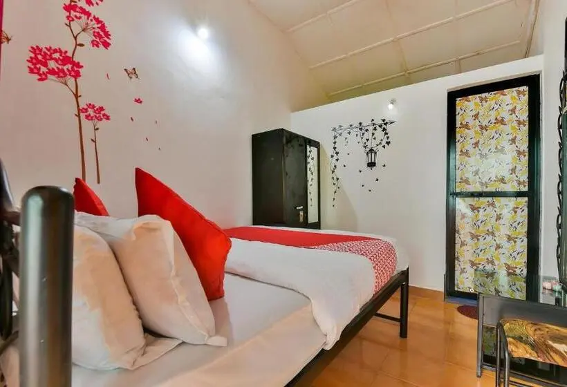 Classic Kolmen Hengen Huone, O Route Near Calangute Beach