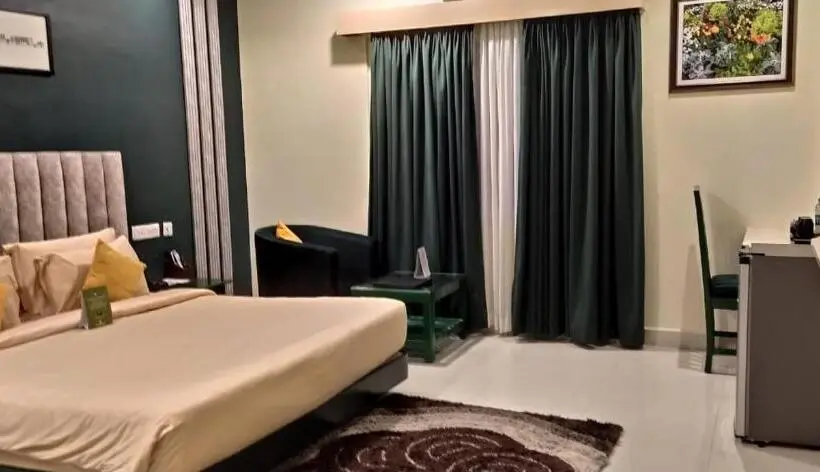 デラックススタジオ, Royal Grande