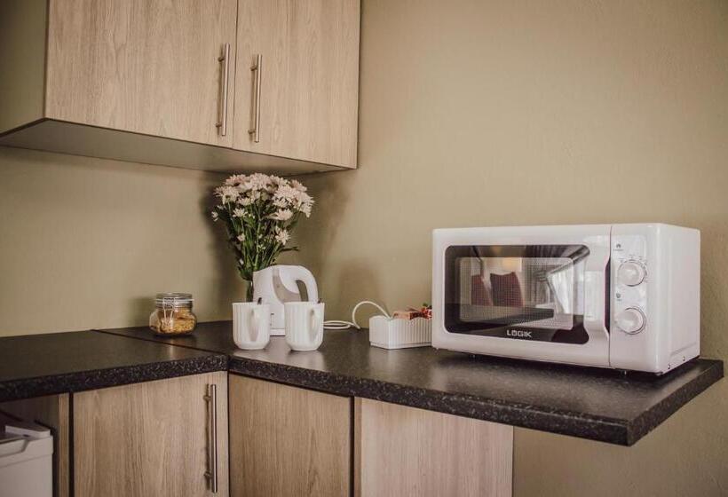 غرفة قياسية سرير كينج, The Daughters Guest House