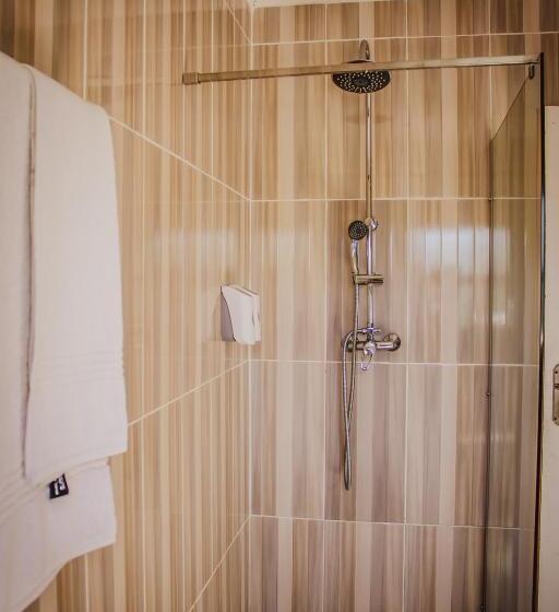 غرفة قياسية سرير كينج, The Daughters Guest House