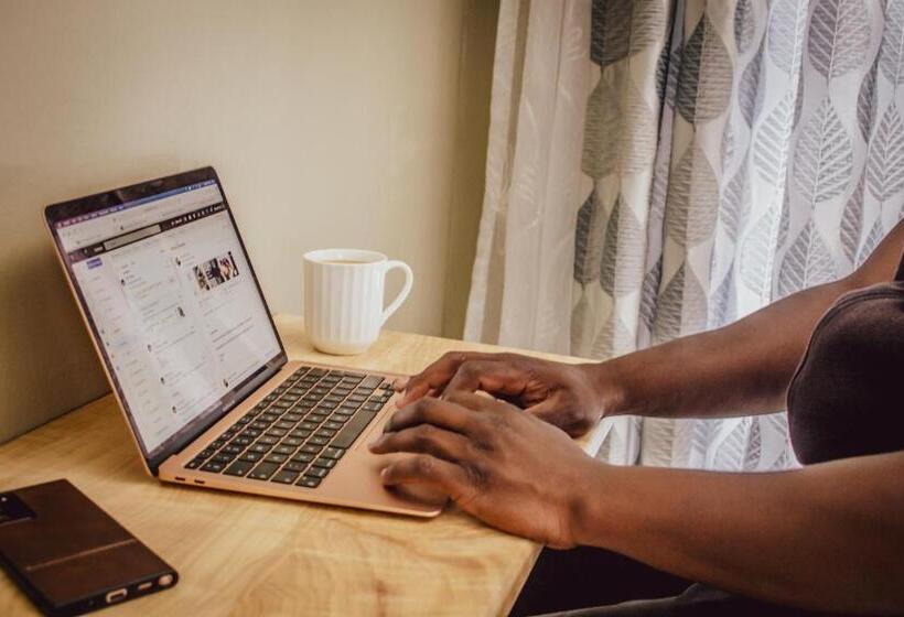 غرفة قياسية سرير كينج, The Daughters Guest House