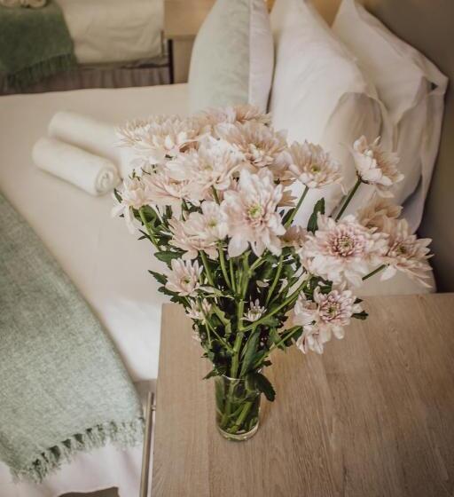 غرفة قياسية سرير كينج, The Daughters Guest House