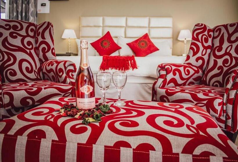 غرفة قياسية سرير كينج, The Daughters Guest House