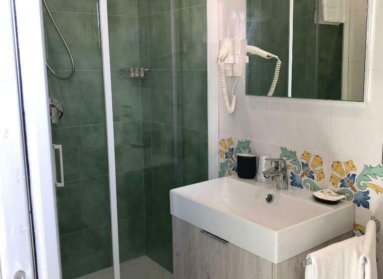 四人高级间, Corallo Circeo