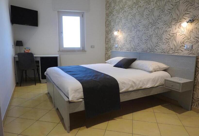 豪华海景房带阳台, Corallo Circeo